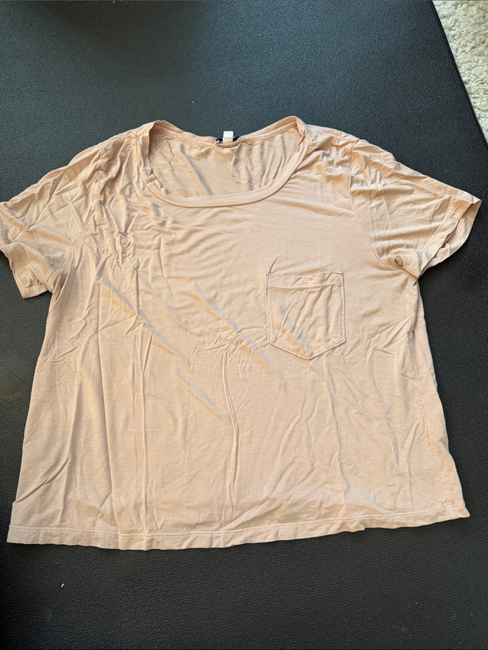 Women’s Pocket Scoop Neck Tee in Light Peach xs